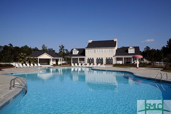 Community pool | Image 4