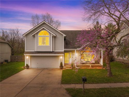 17005 E 44th St S, Independence, MO, 64055-7644 | Card Image