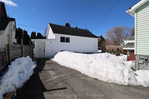 111 Poplar Ave, Kirkland Lake, ON, P2N2N3 | Card Image