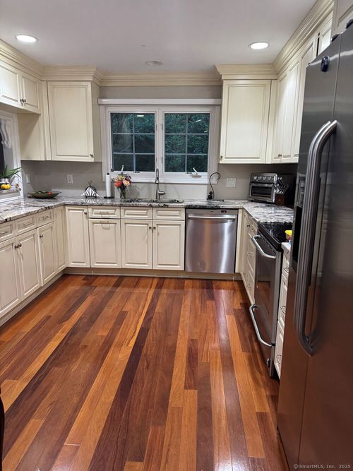 123-123 Governor Trumbull Way, Trumbull, CT, 06611-5605 | Card Image