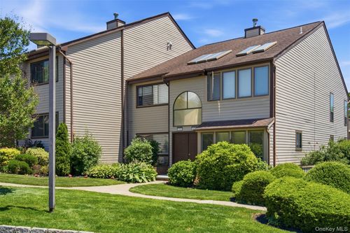 112-112 The Glen, Oyster Bay, NY, 11545 | Card Image