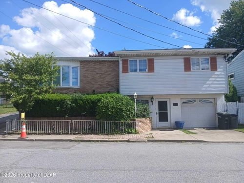 928 W 11th St, Hazleton, PA, 18201-2733 | Card Image