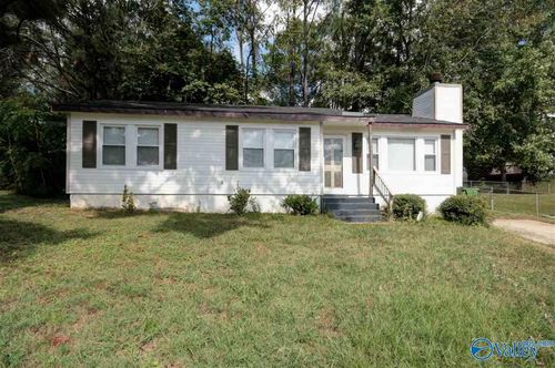 2901 Cochise Cir Nw, Huntsville, AL, 35810-1565 | Card Image