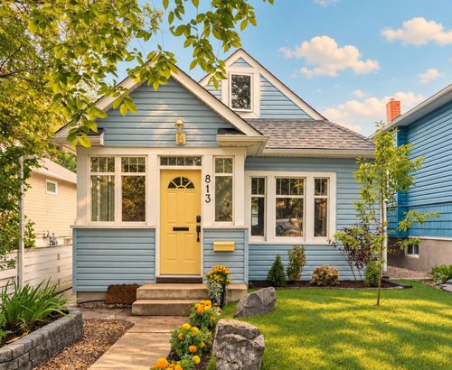 813 3 Ave Nw, Calgary, AB, T2N0J5 | Card Image