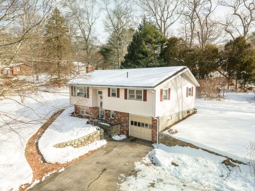 68 North Rd, Hopkinton, RI, 02833-1119 | Card Image