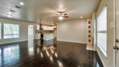 156 Rilla Vista Dr, San Antonio, TX, 78216-7630 | Card Image