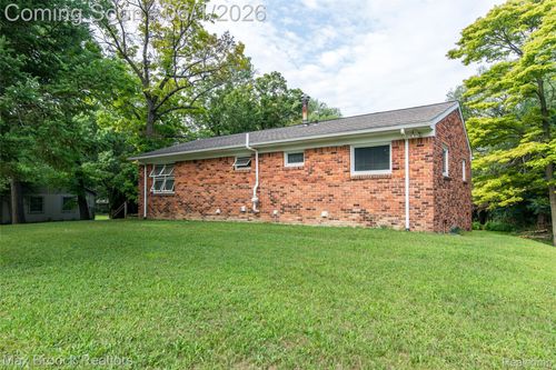 465 Robert Ct, Auburn Hills, MI, 48326-2960 | Card Image