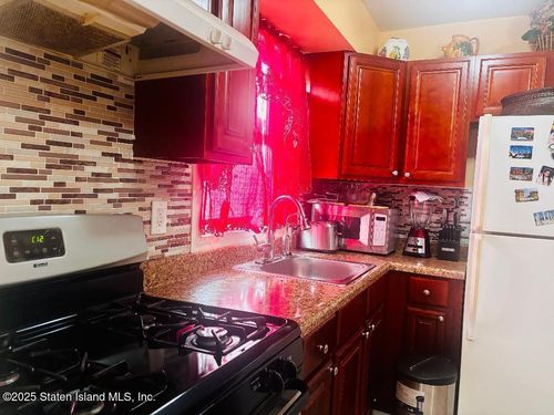 105 Lucille Ave, Staten Island, NY, 10309-1667 | Card Image