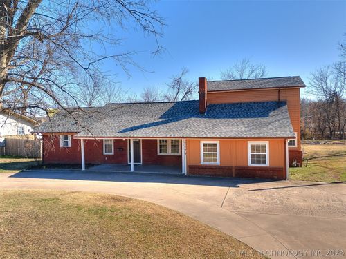 2524 W 51st St, Tulsa, OK, 74107-7616 | Card Image