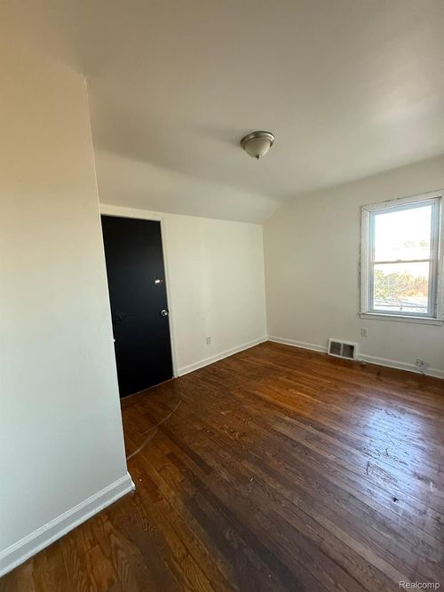13607 Virgil St, Detroit, MI, 48223-3050 | Card Image