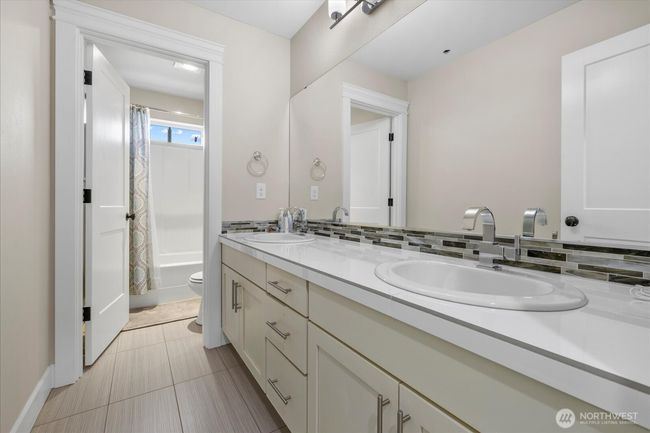 Full bath on upper level | Image 36