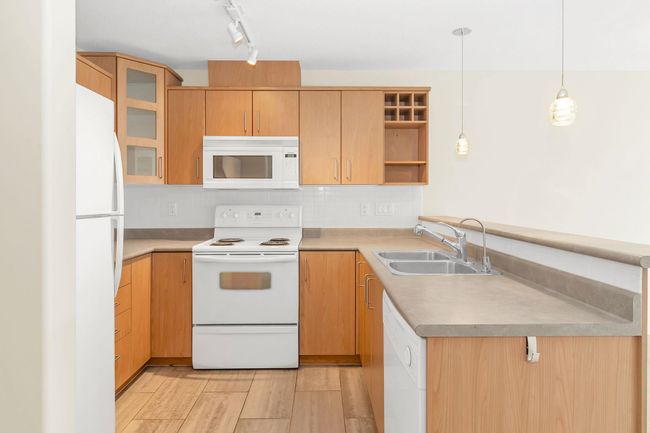 213 - 3148 St Johns St, Condo with 2 bedrooms, 2 bathrooms and 2 parking in Port Moody BC | Image 7