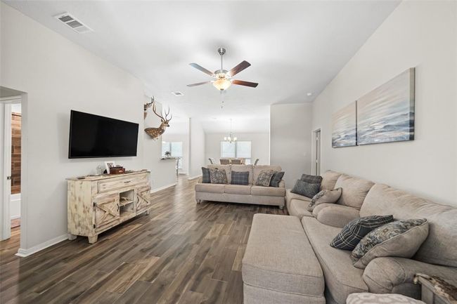 128 Red Deer Way, House other with 3 bedrooms, 2 bathrooms and 2 parking in Huntsville TX | Image 4