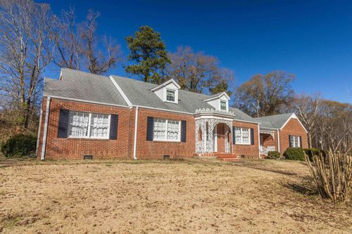 228 N 3rd St, Selmer, TN, 38375-1320 | Card Image