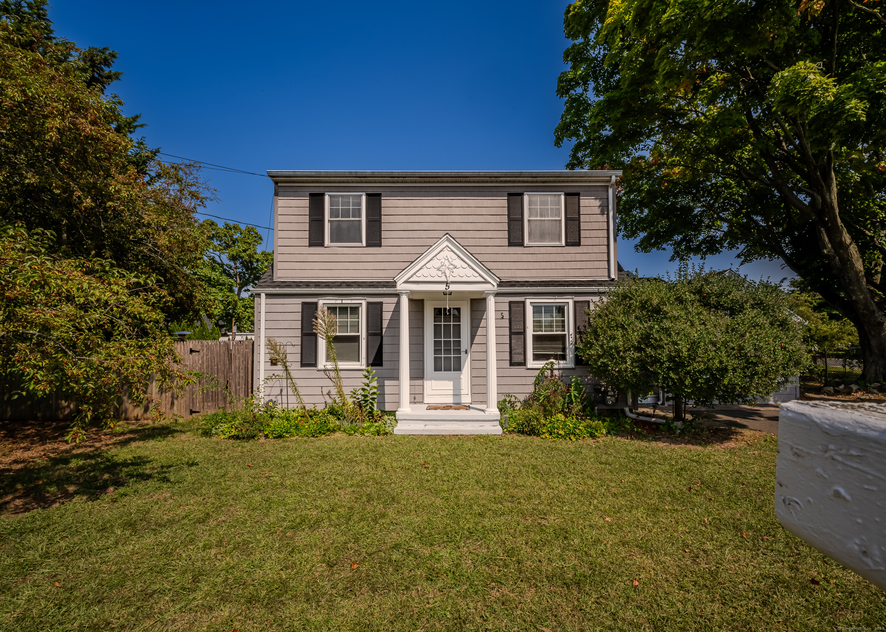 Summit Ave, East Haven, CT 06512