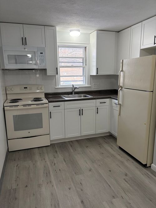 apt-40-85 Trapelo Rd, Waltham, MA, 02452-6354 | Card Image