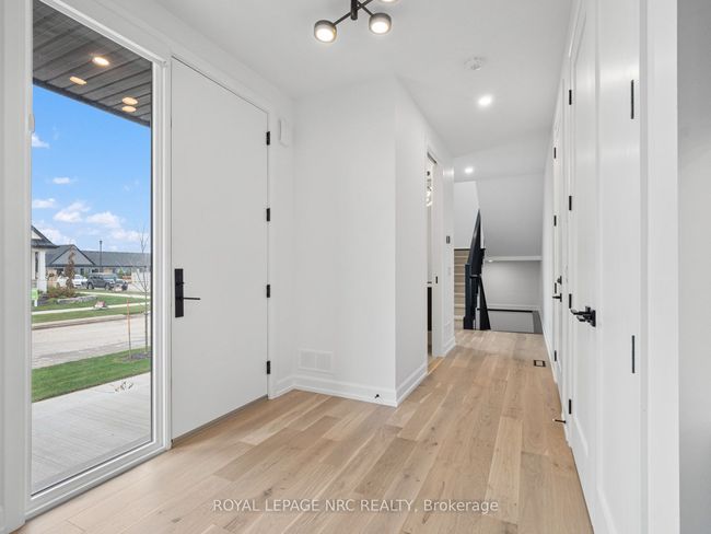 200 Klager Ave, House attached with 3 bedrooms, 4 bathrooms and 1 parking in Fonthill ON | Image 5
