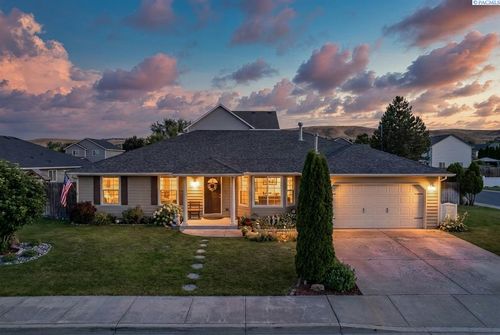 3204 S Quincy Pl, Kennewick, WA, 99337-3844 | Card Image