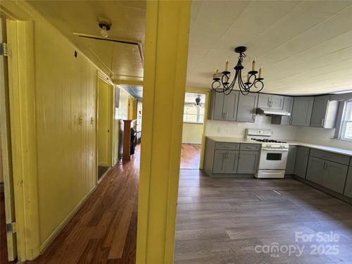 111 Kenneth Cooper Rd, Whittier, NC, 28789-8610 | Card Image