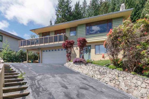 556 BALLANTREE ROAD, West Vancouver, BC, V7S1W3 | Card Image