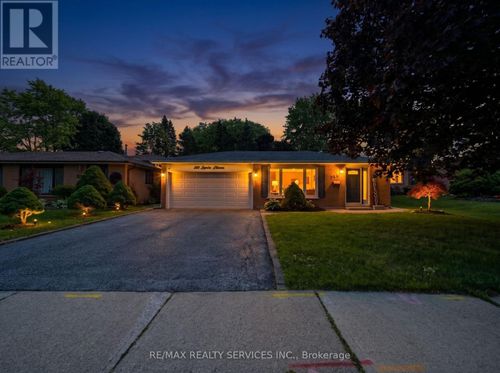 238 Laurier Ave, Milton, ON, L9T3V6 | Card Image