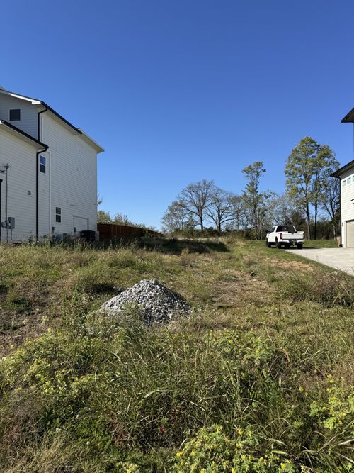 1535 E Stewarts Ln, Nashville, TN, 37218-2507 | Card Image