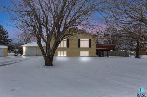 409 E 7th St Street, Crooks, SD, 57020 | Card Image