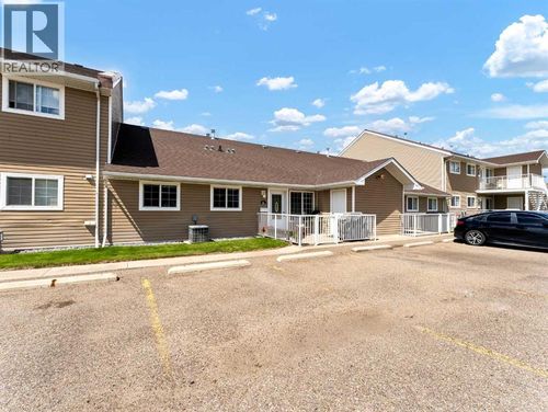 81 Northlands Lane Ne, Medicine Hat, AB, T1C0A8 | Card Image