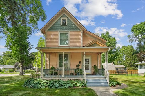 617 7th St Nw, Mount Vernon, IA, 52314-1130 | Card Image