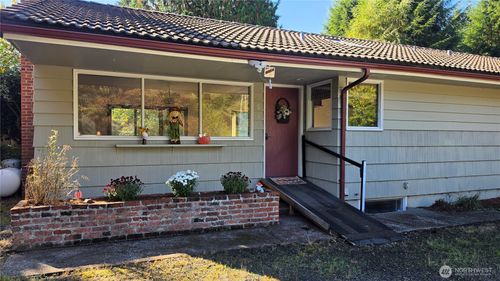 101 Deer Park Dr, Aberdeen, WA, 98520-7207 | Card Image