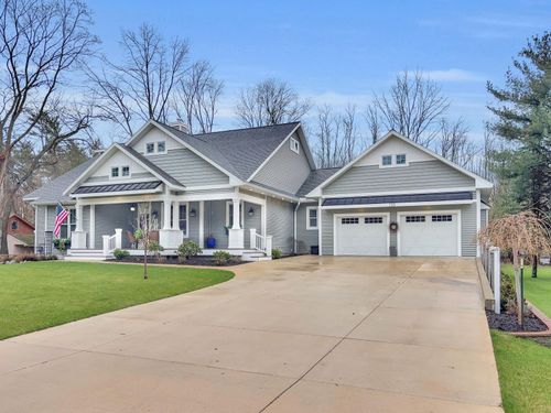 133 E Hanover Street, Pentwater Village, MI, 49449 | Card Image