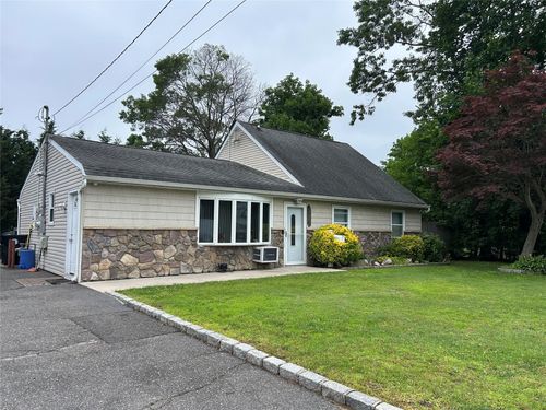 166 W 2nd St, West Islip, NY, 11795-2104 | Card Image
