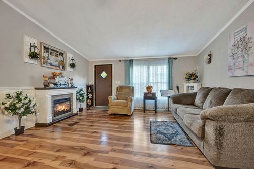 944 Deason Rd, Dickson, TN, 37055-2760 | Card Image