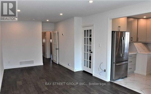 main-185 Taylor Mills Dr N, Richmond Hill, ON, L4C2T5 | Card Image