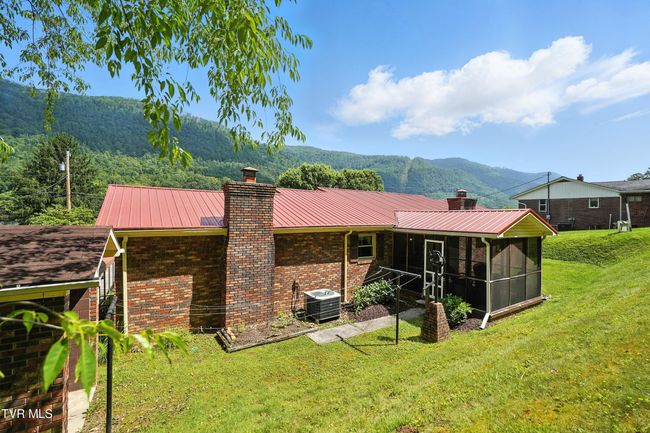 1710 Shawnee Ave E, House other with 4 bedrooms, 2 bathrooms and null parking in Big Stone Gap VA | Image 36