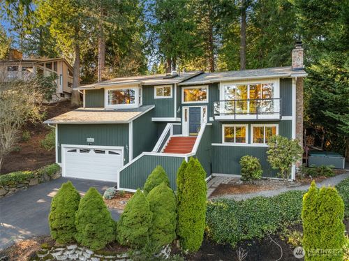 18945 Ne 20th Ct, Redmond, WA, 98052-6066 | Card Image