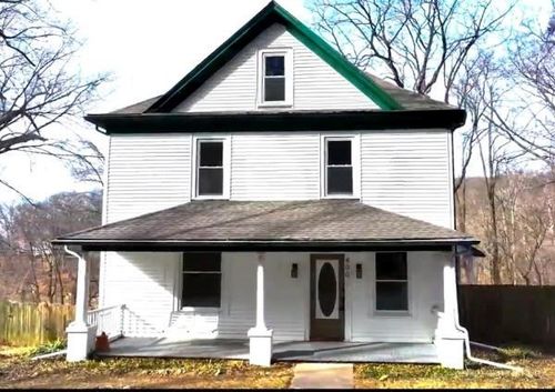 400 West St, Parkville, MO, 64152-3747 | Card Image