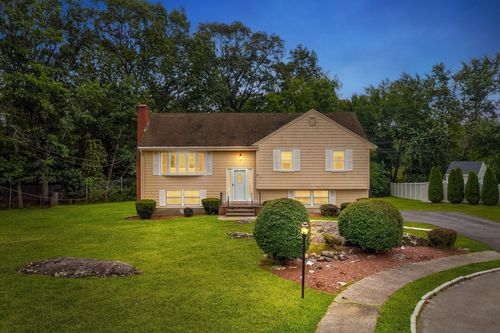 22 Millbrook Ln, Wakefield, MA, 01880-3558 | Card Image
