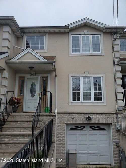 301 Major Ave, Staten Island, NY, 10305-4428 | Card Image