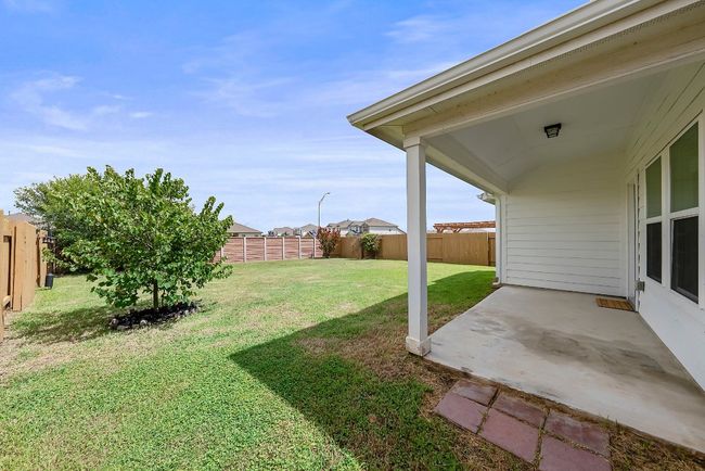 large yard. | Image 26