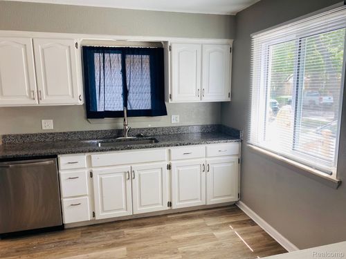 19557 Broadacres St, Clinton Twp, MI, 48035-3921 | Card Image