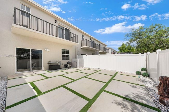 837 Se 16 Th Ct, Townhouse with 3 bedrooms, 3 bathrooms and null parking in Homestead FL | Image 11