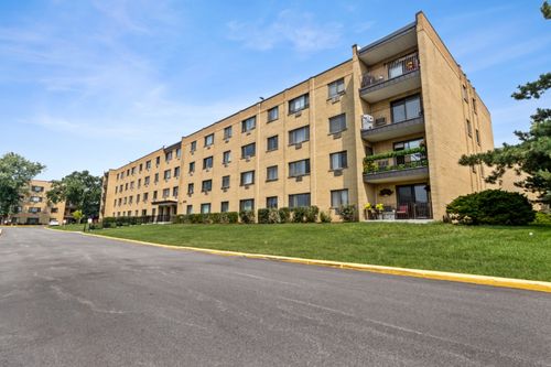 apt-401-6660 S Brainard Ave, Countryside, IL, 60525-4617 | Card Image