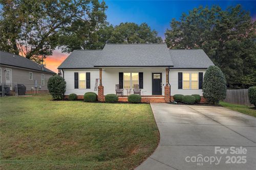 758 Main St Sw, Concord, NC, 28027-6402 | Card Image