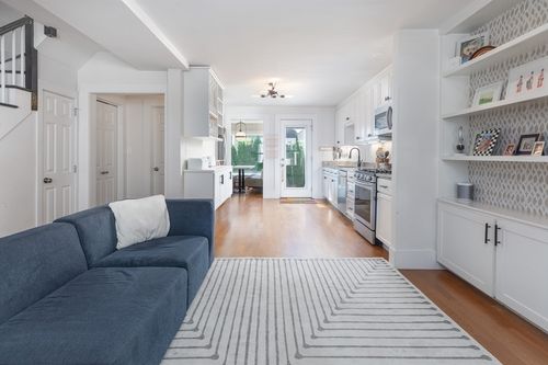 89 Baxter St, Boston, MA, 02127-2537 | Card Image