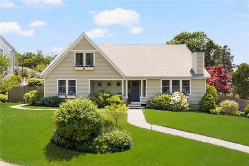 5 Maloney Ln, Middletown, RI, 02842-5910 | Card Image