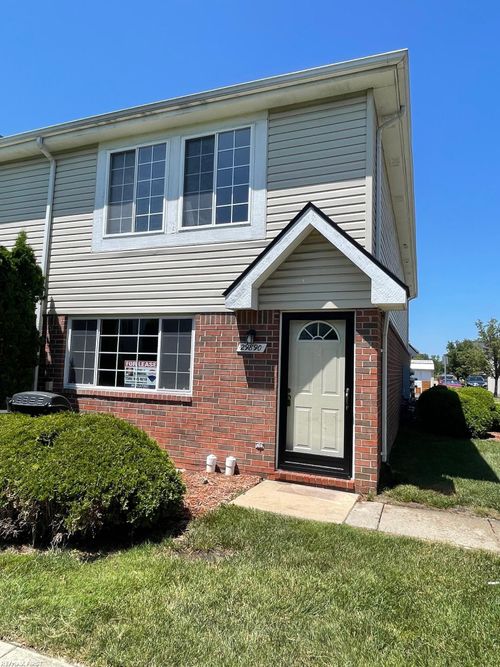29890 Donna Ln, Chesterfield, MI, 48047-5738 | Card Image