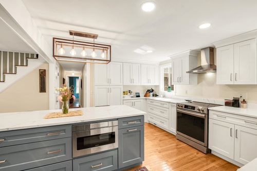 46 Kensington Rd, Hampton Falls, NH, 03844-2204 | Card Image