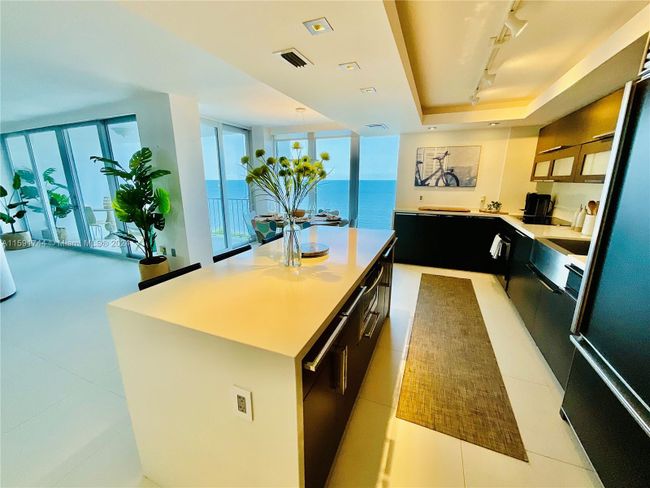 APT-11B - 881 Ocean Dr, Condo with 2 bedrooms, 2 bathrooms and null parking in Key Biscayne FL | Image 31