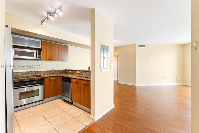 APT-2108 - 9055 Sw 73 Rd Ct, Condo with 2 bedrooms, 2 bathrooms and null parking in Pinecrest FL | Image 4